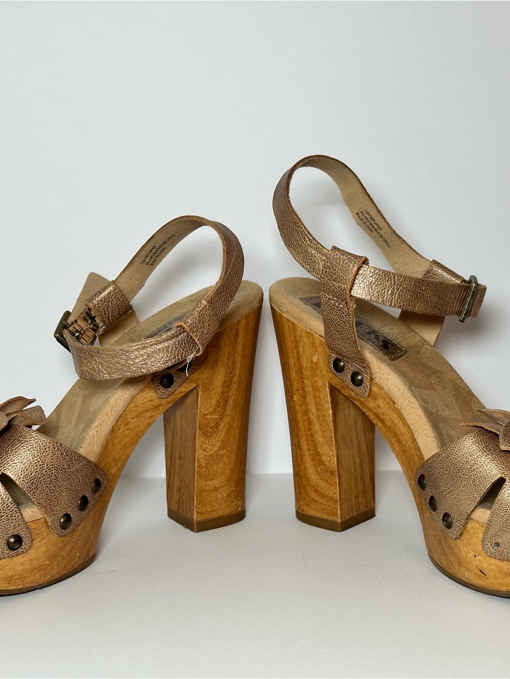 Korks by Kork-Ease Gold Flower Platform Heels Sandals size 6 - Picture 2 of 9